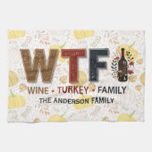 Funny WTF Wine Turkey Family Thanksgiving Theedoek (Horizontaal)