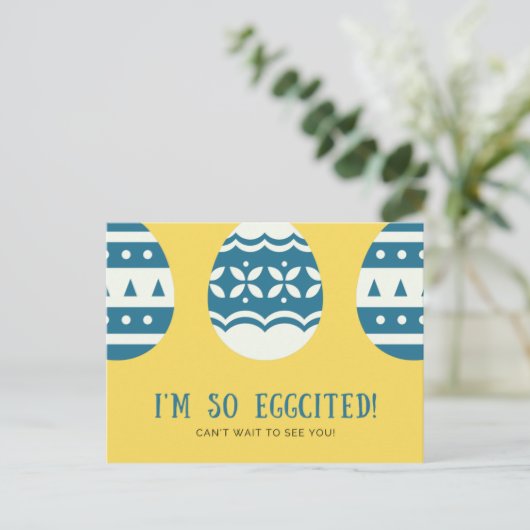 Funny Yellow en Blue Decorated Egg Briefkaart (Staand voorkant)