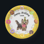 Funny Yorkshire Terrier Dog Donuts Birthday Party Papieren Bordje<br><div class="desc">Funny Yorkshire Terrier Donuts Birthday Party Paper Bord. Tijd om de donuts op te eten. Deze grappige verjaardagsartikelen borden zijn voorzien van je favoriete Yorkshire Terrier die allemaal in zijn pet is gegrift en op je stash van verjaardagsdonaties rondstrooit. Sprinkles vliegt overal, donuts worden over een gele grens geworpen en...</div>