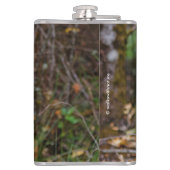 Funny Young Blacktail Deer glimlacht op fotograaf Heupfles (Achterkant)