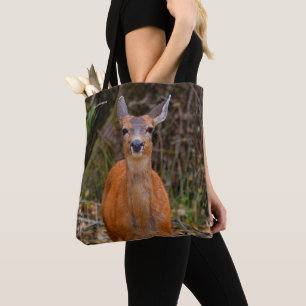 Funny Young Blacktail Deer glimlacht op fotograaf Tote Bag