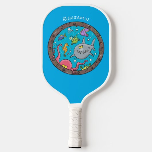Funny zee, onderwatertrekkend, cartoon pickleball paddle (Achterkant)