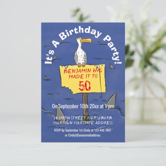 Funny zee vogel omringd door cartoon-uitvinding va kaart (Staand voorkant)