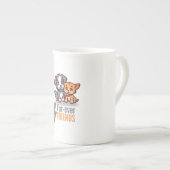 Fur-ever Friends – Cute Dog & Cat Besties Tee  Porselein Kop (Voorkant rechts)