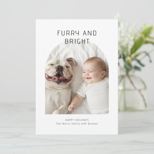 Furry and Bright Christmas Baby en hondenfoto Feestdagenkaart (Staand voorkant)
