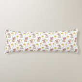 Furry Brown Bunnies Among Daffodils Lichaamskussen (Voorkant)