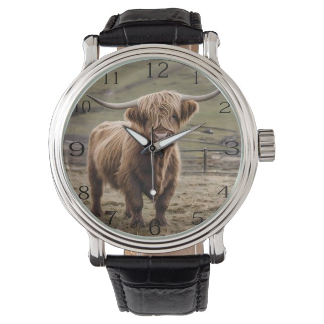 **"Furry Majesty: The Woolly Brown Highland Koe"** Horloge (Voorkant)