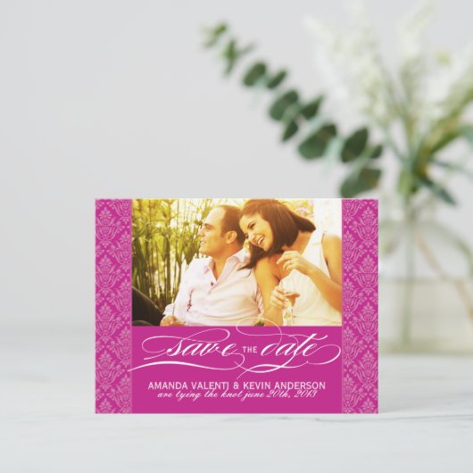 Fuschia Damask Bewaar de datum Aankondigingskaart (Staand voorkant)