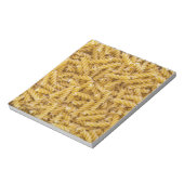Fusilli pasta macro als achtergrondstructuur notitieblok (Linkerzijde)