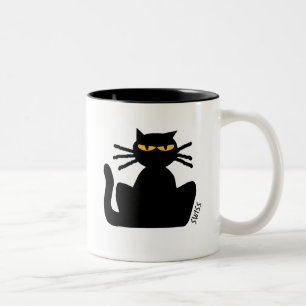 Fussy Black Cat met Amber Eyes Sitting Staring Tweekleurige Koffiemok