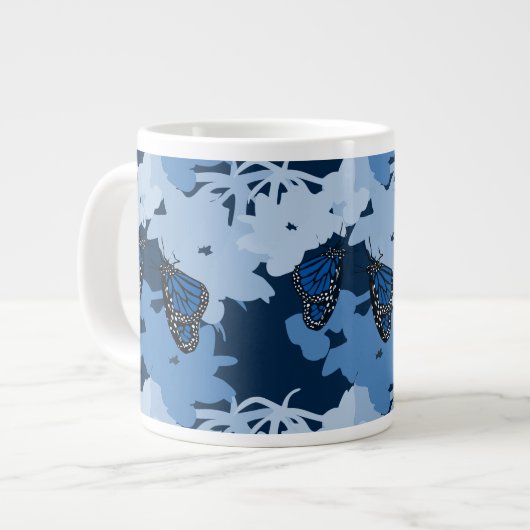 Fütternd Monarchschmetterling in Blau Grote Koffiekop (Links)