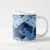 Fütternd Monarchschmetterling in Blau Grote Koffiekop (Rechts)