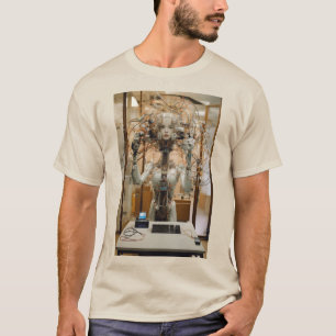 Futuristische elegantie: cybernetische Kantoor-est T-shirt