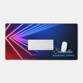 Futuristische Neon lichte kamer met LED-verlichtin Bureaumat (Keyboard & Muis)