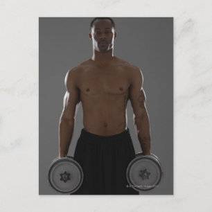 Fysiek geschikte mannen hefdumbbels briefkaart