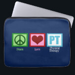 Fysieke therapie Blauwe Vredesliefde PT Laptop Sleeve<br><div class="desc">cadeau voor fysiotherapeuten. Peace Love PT geschreven op een donkerblauwe achtergrond. Pas aan met uw praktijk of bedrijfsnaam en informatie.</div>