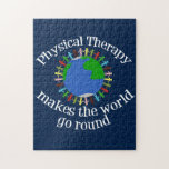 Fysieke therapie maakt de wereld rond legpuzzel<br><div class="desc">Fysieke therapie maakt de wereld tot een raadsel. Een schattig geschenk voor fysiotherapeuten met een inspirerend citaat voor een PT.</div>