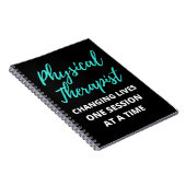 Fysieke therapist die één sessie verandert notitieboek (Rechterzijde)