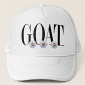 "G.O.A.T. MOM" met Daisies Art Trucker Pet (Voorkant)