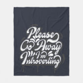 Ga Alsjeblieft Weg Ik Ben Introvert Noveltieit Fleece Deken (Voorkant)