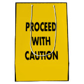 Ga door met voorzichtigheid verkeersbord medium cadeauzakje (Achterkant)