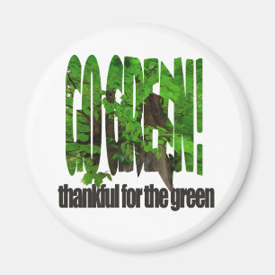 Ga groene oude boom dikke takken groen en zon magneet