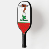 Ga groot of ga kabouter, rode en groene polka stip pickleball paddle (Links)