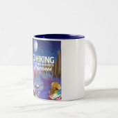 Ga Hiking. (Night Edition) Tweekleurige Koffiemok (Voorkant rechts)