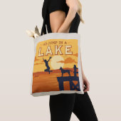 Ga in een meer springen tote bag (Dichtbij)