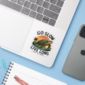 Ga Langzaam Lang Leven Zeeschildpad Zonsondergang Sticker (Laptop met iPhone)