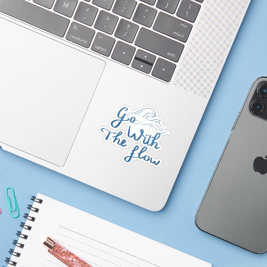 Ga met de Flow Handlettering Quote Sticker (Laptop met iPhone)