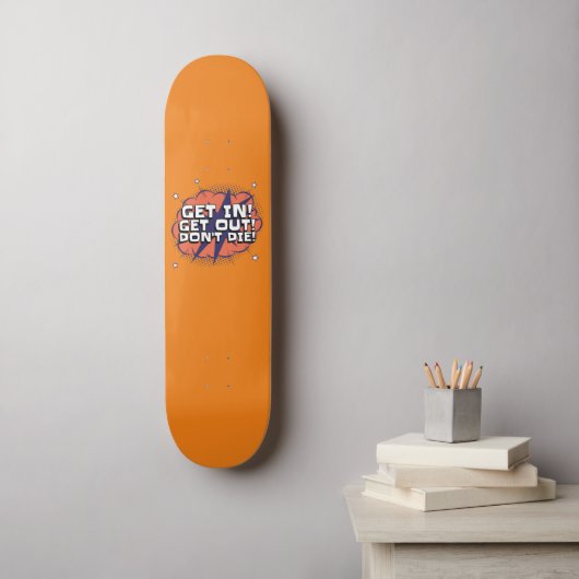 Ga naar binnen, ga naar buiten skateboard (Muurkunst)