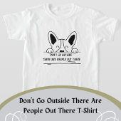 Ga niet naar buiten. Er zijn mensen daarbuiten T-shirt
