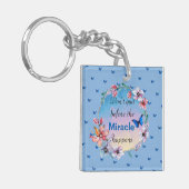 Ga niet weg voor het wonder gebeurt | Blauwe Flora Sleutelhanger (Voorkant Links)