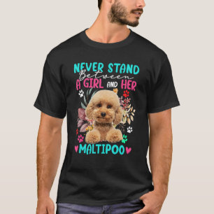 Ga nooit tussen een meisje en haar Maltipoo bloeme T-shirt