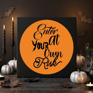 Ga op eigen risico Griezelig leuk Halloween-feest Ronde Sticker