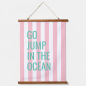 Ga springen in de oceaan roze Cabana Stripe Hangend Wandkleed (Voorkant)