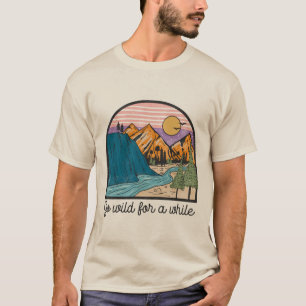 Ga Wild voor A terwijl T-shirt van het avontuur