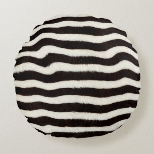 Ga wild zebra streep zwart wit nepbont look rond kussen