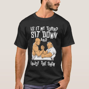 Ga zitten en geniet van de show Oefenarm vriend T-shirt
