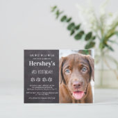 Ga zitten en speel persoonlijke puppy Dog Birthday Uitnodiging Briefkaart (Staand voorkant)