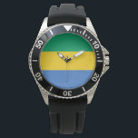 Gabonese vlag (Gabon) Horloge<br><div class="desc">Dit ontwerp is voorzien van de nationale vlag van Gabon, een land aan de westkust van Centraal-Afrika. Gabon bevindt zich op de evenaar. Gabon wordt door Equatoriaal-Guinea begrensd tot het noordwesten, Kameroen tot het noorden, de Republiek Congo in het oosten en zuiden en de Golf van Guinee tot het westen....</div>
