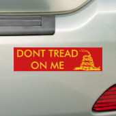 Gadsden_flag 11in Bumper2 Geel op Rood Bumpersticker (Op auto)