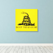 Gadsden Rattlesnake Flag: Revolutionaire Oorlog 17 Canvas Afdruk (Insitu (Houten vloer))