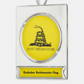 Gadsden Rattlesnake Flag: Revolutionaire Oorlog 17 Verzilverd Banner Ornament (Links)