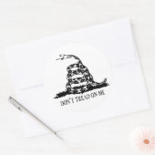 Gadsden - Treed niet op mij groot Ronde Sticker (Envelop)