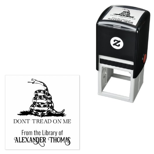 Gadsden-vlag 'Treed niet op mij' Bibliotheek Boekn Zelfinktende Stempel (In situ)