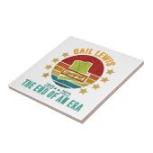 Gail Lewis, wij groeten u, het einde van een tijdp Tegeltje (Zijkant)