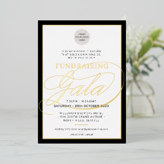 GALA FUNDRAISER modern logo calligrafie zwart goud Folie Uitnodiging (Staand Voorkant)