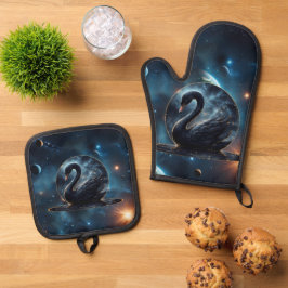 Galactic Grace: De Zwarte Zwaan. Ovenwant & Pannenlap Set